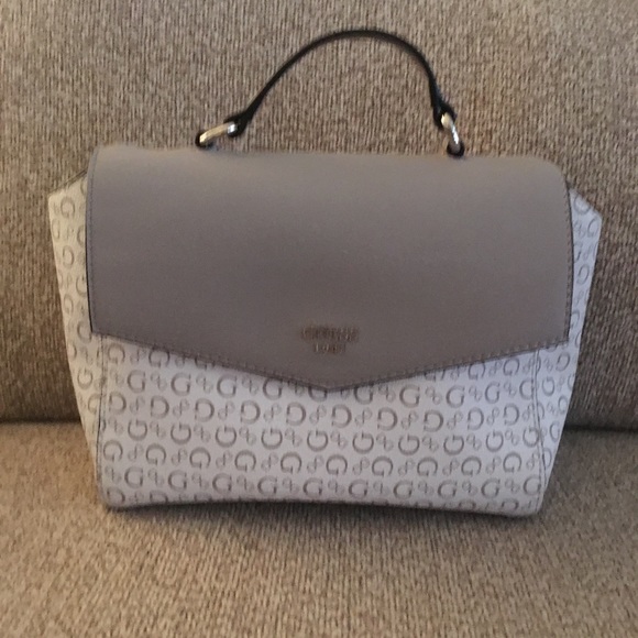 2x Host Pick”Authentic “GUESS” purse - Picture 2 of 8